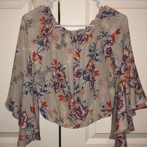 Off the Shoulder Bell Bottomed Sleeved Shirt